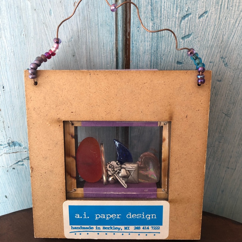 “Love Deep” artisan made little wall hanging in red & purple - Picture 5 of 8